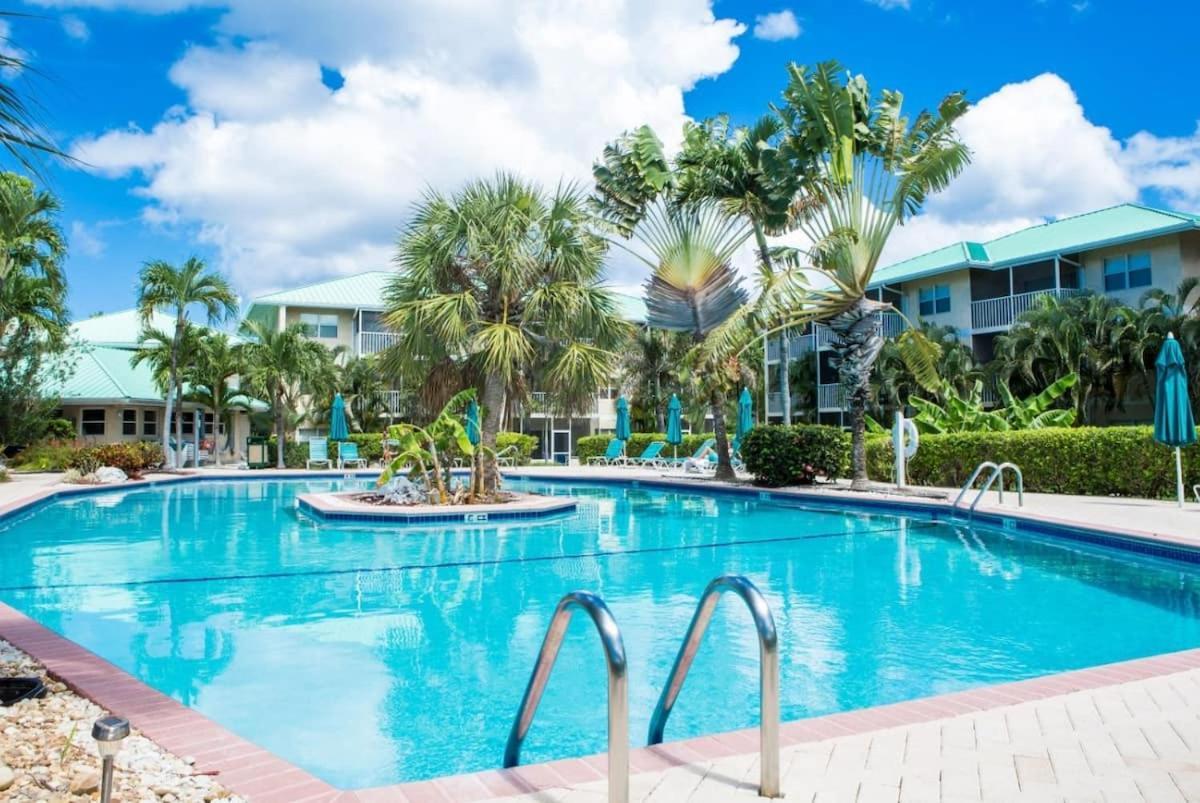 Beach Living At Plantation Village Blgs George Town Exterior foto